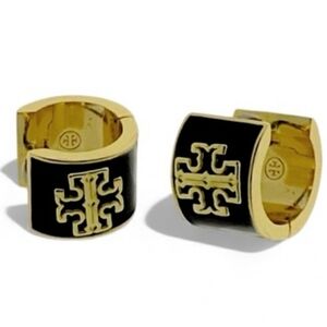 Tory Burch Britten Enamel Huggie Wide Hoop w Double T Logo in Black